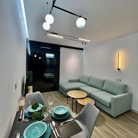 Deluxe Apartment Bllok Тирана Екстериор снимка