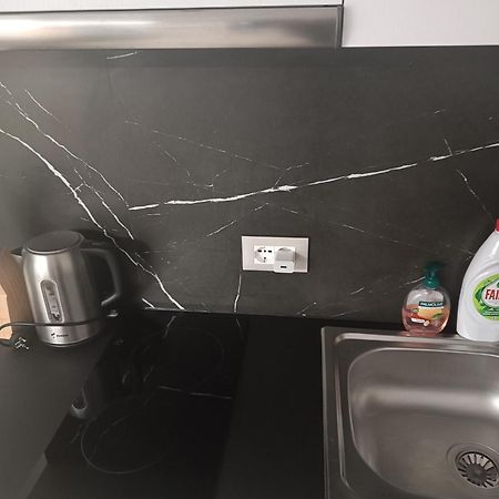 Deluxe Apartment Bllok Тирана Стая снимка