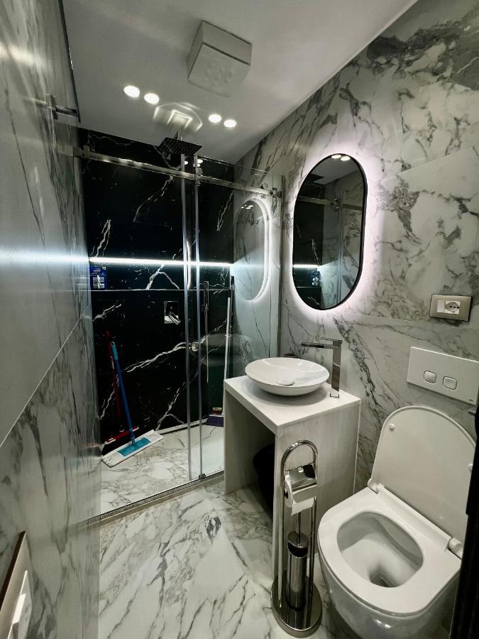 Deluxe Apartment Bllok Тирана Екстериор снимка