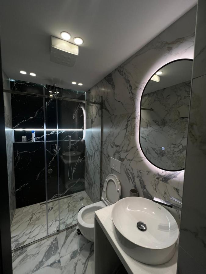 Deluxe Apartment Bllok Тирана Екстериор снимка