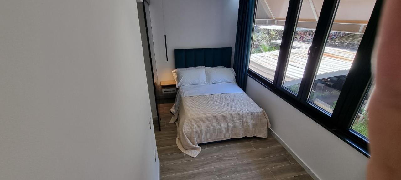Deluxe Apartment Bllok Тирана Екстериор снимка