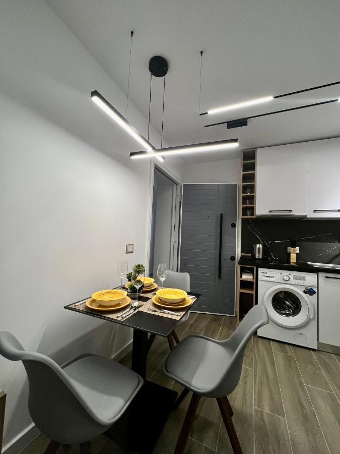 Deluxe Apartment Bllok Тирана Екстериор снимка