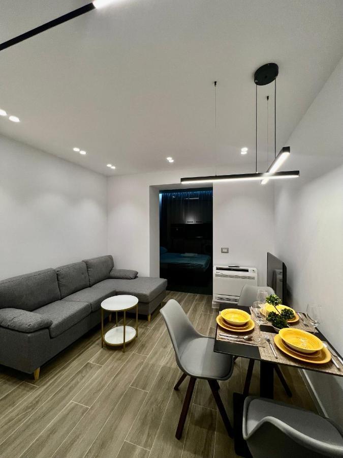 Deluxe Apartment Bllok Тирана Екстериор снимка