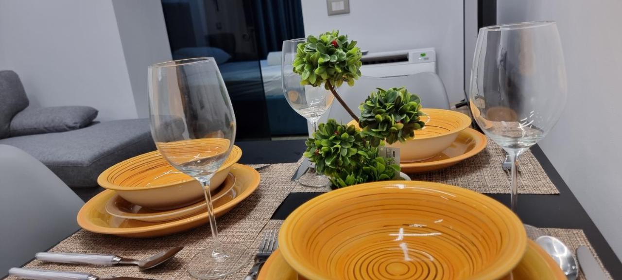 Deluxe Apartment Bllok Тирана Екстериор снимка