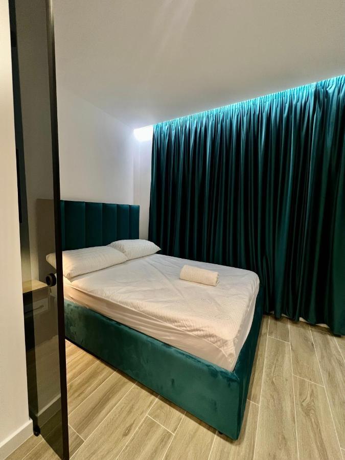 Deluxe Apartment Bllok Тирана Екстериор снимка