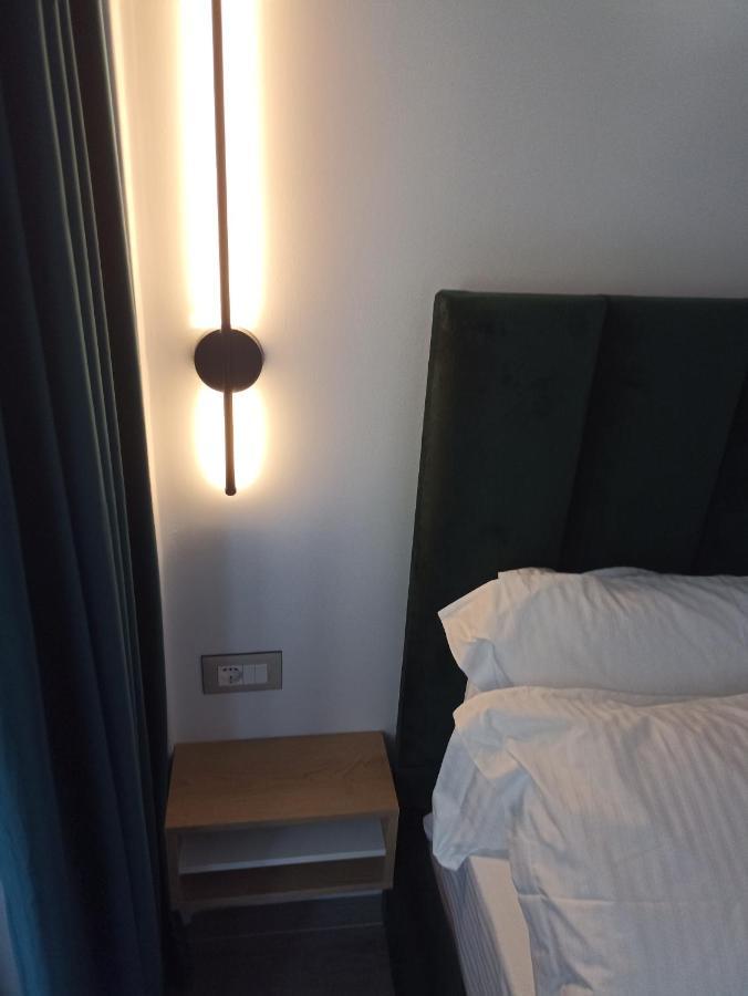 Deluxe Apartment Bllok Тирана Екстериор снимка