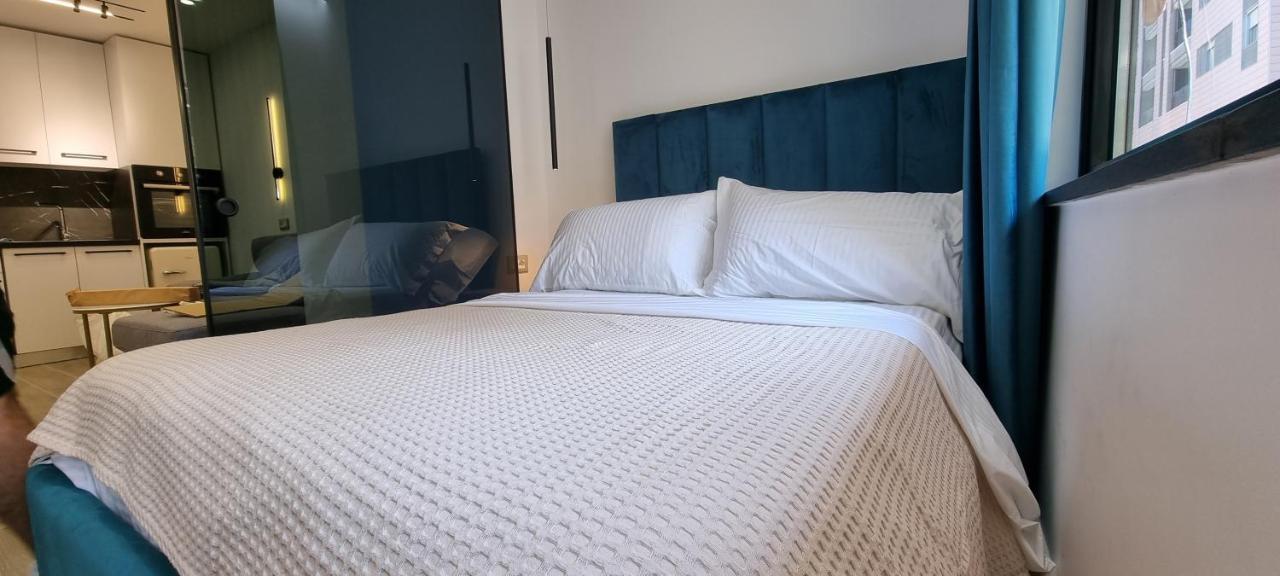 Deluxe Apartment Bllok Тирана Екстериор снимка