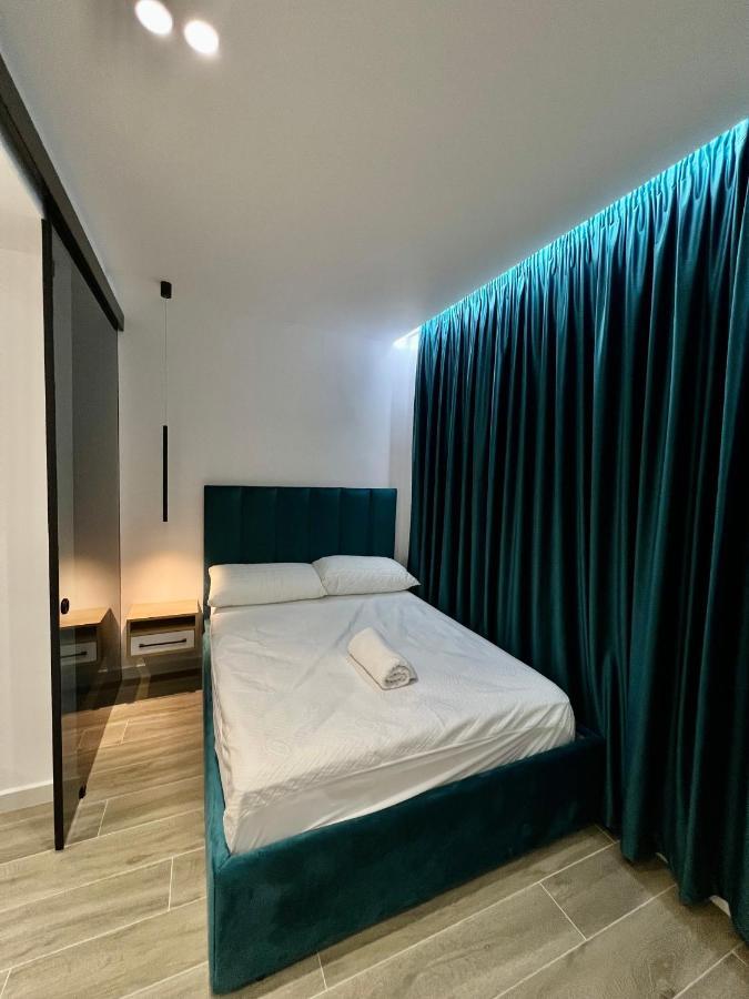 Deluxe Apartment Bllok Тирана Екстериор снимка