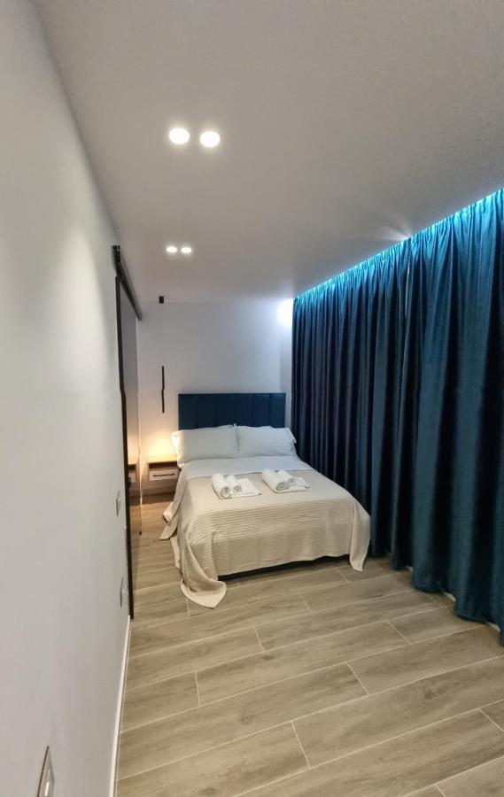 Deluxe Apartment Bllok Тирана Екстериор снимка